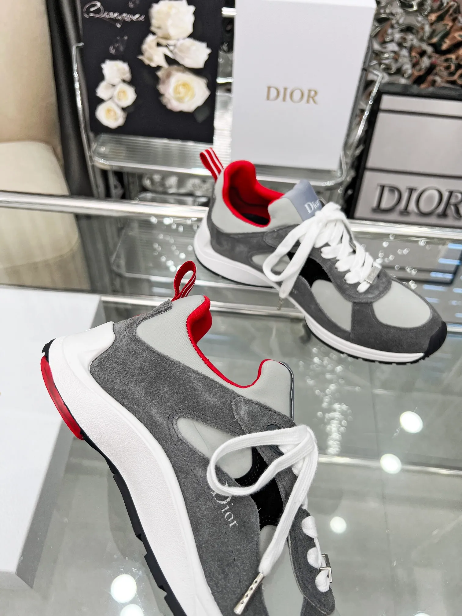 [Dior Dior] P: 560💰Men's model will be released first♺Size: 40-44 (45.46 custom-made) (women's model is being printed) The latest Star series of the 2025 new Dior Dior show, this Dior Star dad sneaker is a new product in the fall of 2025, enriching the classic series with fashionable retro style. Carefully crafted, these Dad Shoes style shoes can be paired with casual looks all year round and follow the trend of the retro market. The Dior logo on the tongue also indicates that this pair of shoes is the B30 model! B30 uses fine-textured leather and mesh cloth materials to form a shoe body. There are conspicuous letters CD on both sides of the shoe body to indicate identity. The multiple lines on the shoe body outline the details, making the shoes look less monotonous and full of retro three-dimensionality! Color: four colors